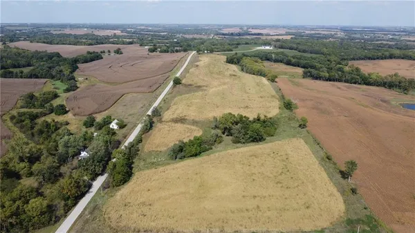 $270,000 | P Highway, Weston, MO 64098