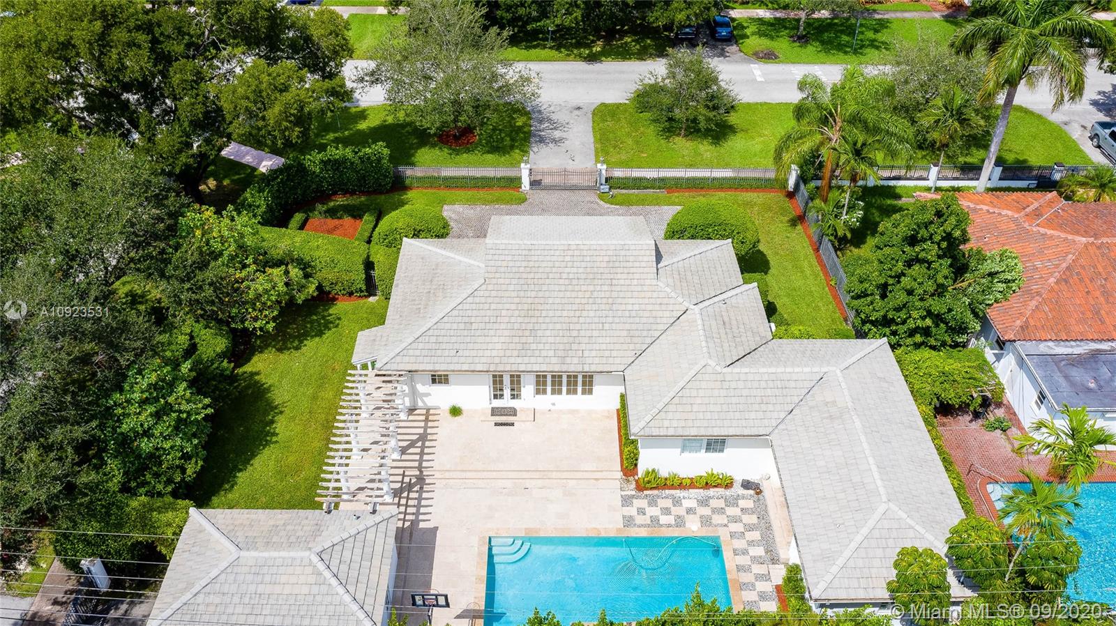3911 Riviera Drive Coral Gables, FL 33134 - Photo 5 of 40