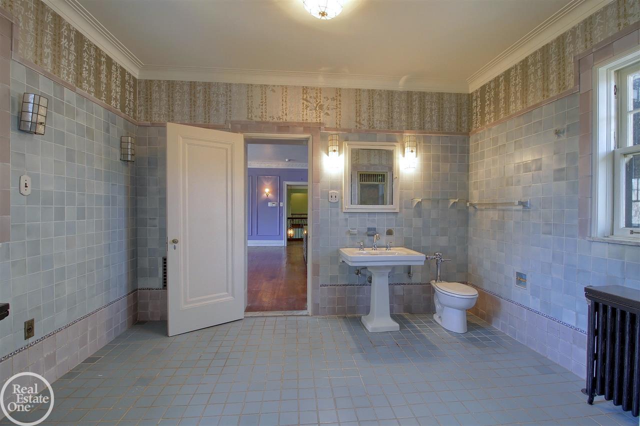 1005 Whittier Road Grosse Pointe, MI 48230 - Photo 34 of 63 Master Bath