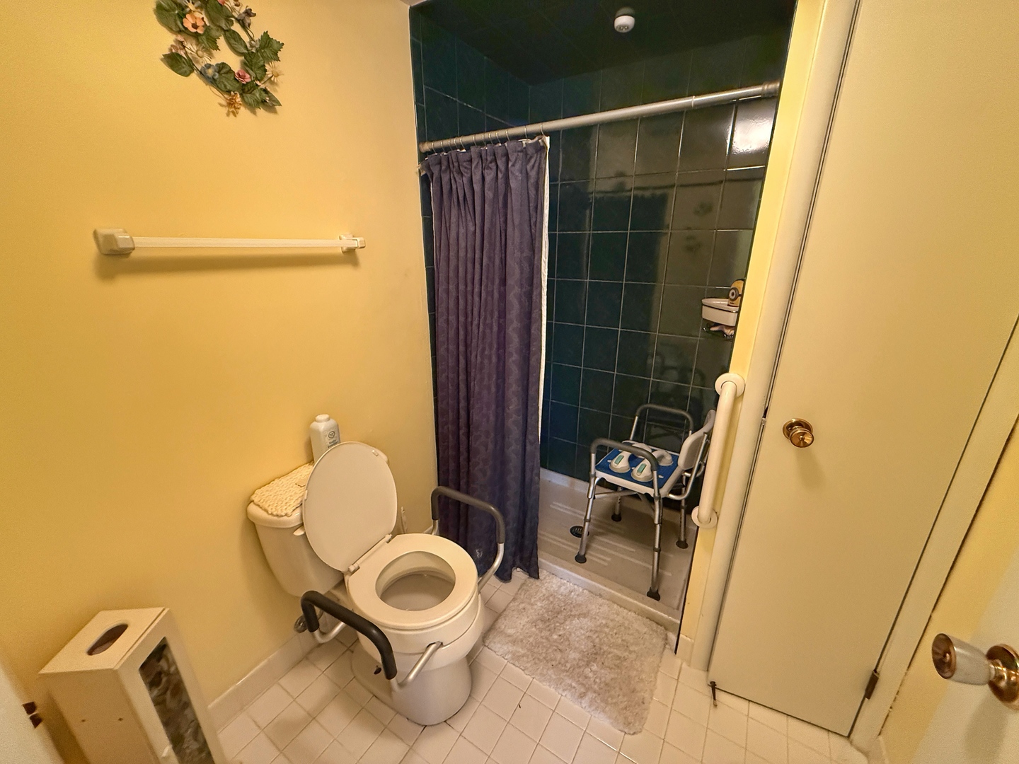 526 Springinsguth Road Schaumburg, IL 60193 - Photo 14 of 24 a bathroom with a sink a toilet and shower