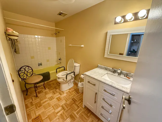 $399,900 | 526 Springinsguth Road, Schaumburg, IL 60193