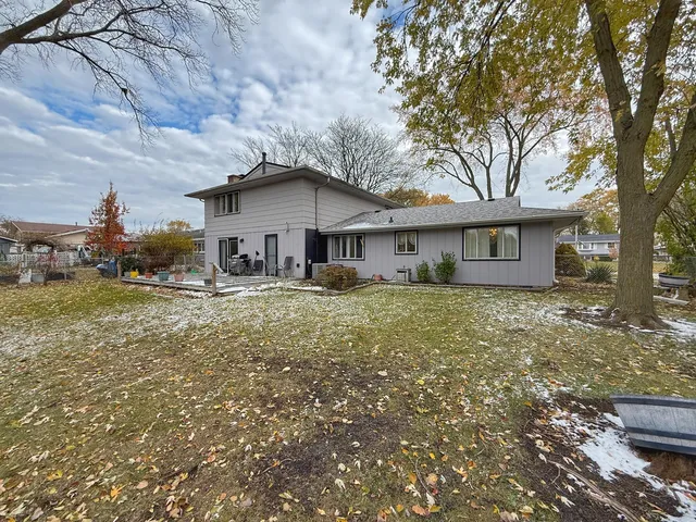 $399,900 | 526 Springinsguth Road, Schaumburg, IL 60193