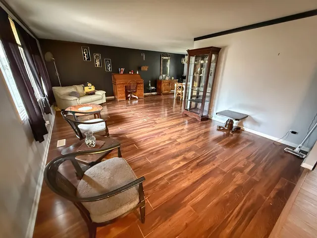 $399,900 | 526 Springinsguth Road, Schaumburg, IL 60193