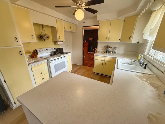 $399,900 | 526 Springinsguth Road, Schaumburg, IL 60193