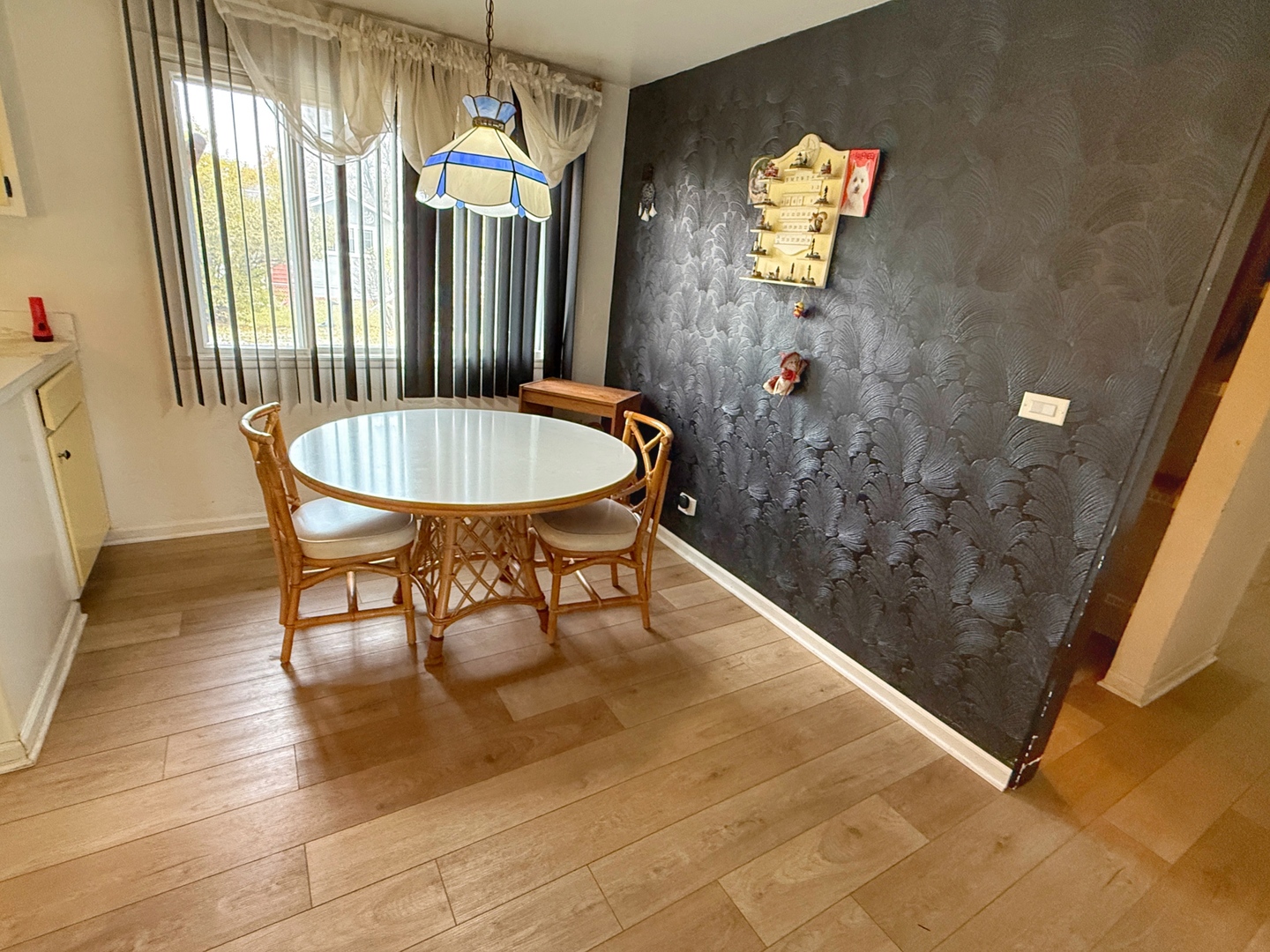 526 Springinsguth Road Schaumburg, IL 60193 - Photo 8 of 24 a view of a livingroom with furniture and window
