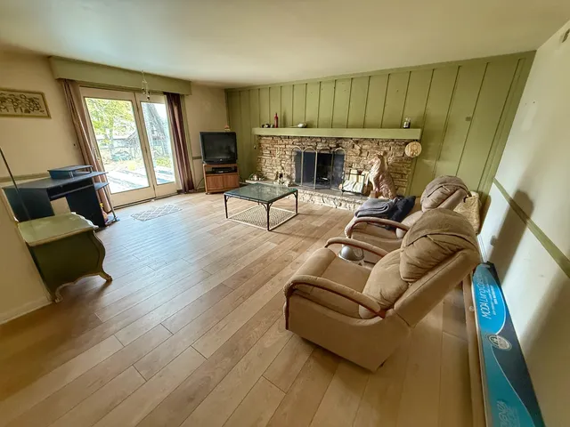 $399,900 | 526 Springinsguth Road, Schaumburg, IL 60193