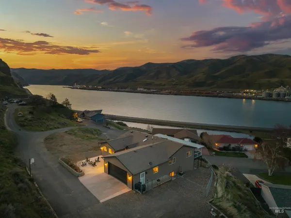 $749,000 | 1977 Golfview Drive, Clarkston, WA 99403