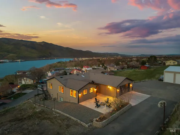 $749,000 | 1977 Golfview Drive, Clarkston, WA 99403