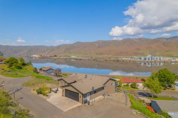 $749,000 | 1977 Golfview Drive, Clarkston, WA 99403