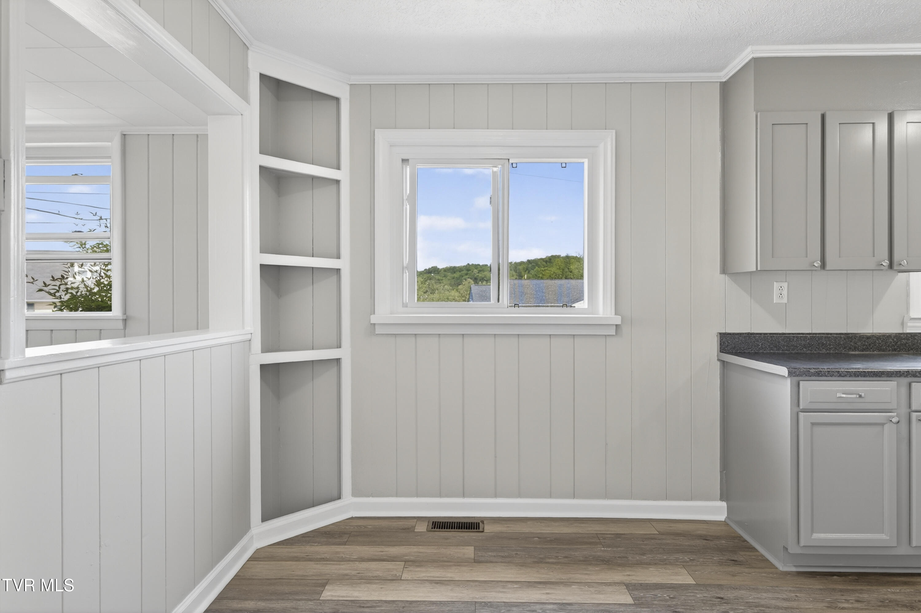 305 Cherokee Road Bristol, VA 24201 - Photo 21 of 25 304-Cherokee-Rd-Bristol-VA Caroline-Blev