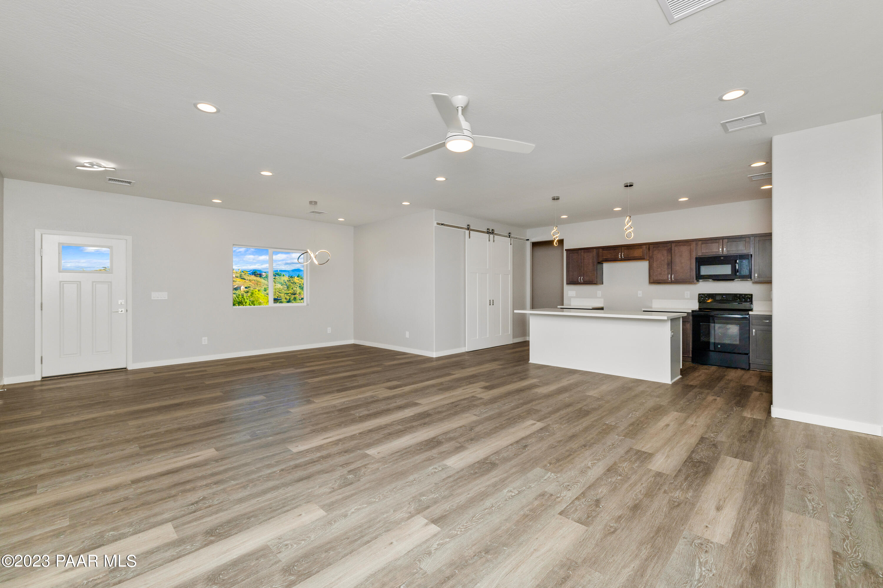 4544 East Amber Road Prescott, AZ 86301 - Photo 6 of 33 011_Living Room