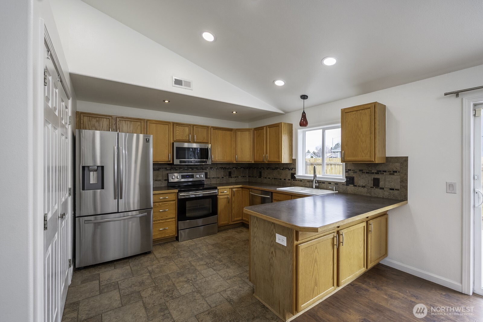 1401 South Hamilton Road Moses Lake, WA 98837 - Photo 13 of 38