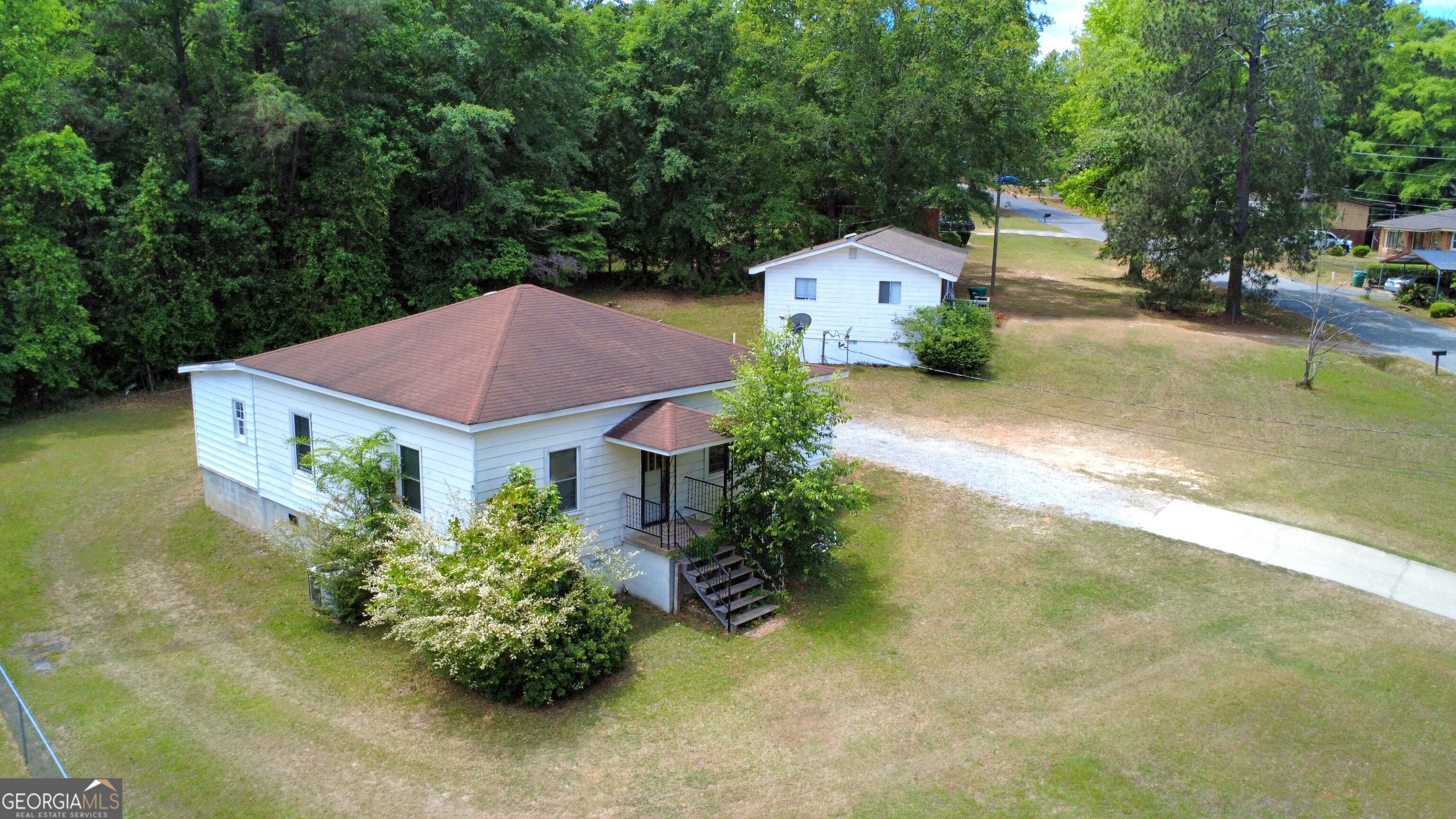193 Frazier Drive Southeast Milledgeville, GA 31061 - Photo 1 of 38 front view of a house with a yard