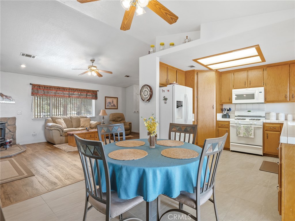 8840 Smoke Tree Road Phelan, CA 92371 - Photo 13 of 50