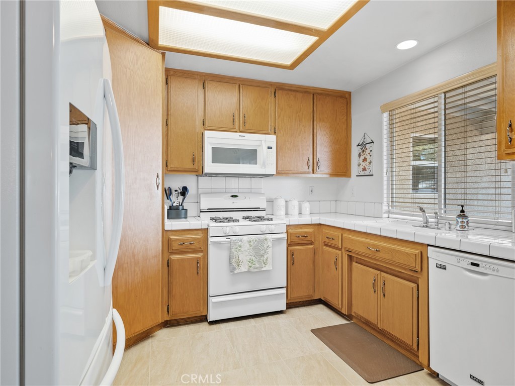 8840 Smoke Tree Road Phelan, CA 92371 - Photo 15 of 50