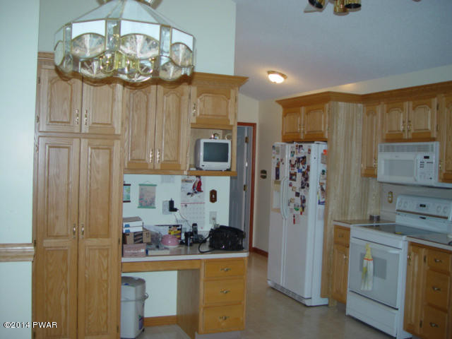 2575 Aberdeen Road Moscow, PA 18444 - Photo 5 of 27