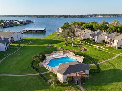 $225,000 | 101 Lakeview Terrace, Unit D, Montgomery, TX 77356
