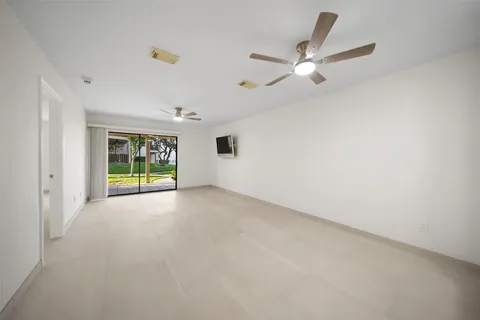 $225,000 | 101 Lakeview Terrace, Unit D, Montgomery, TX 77356