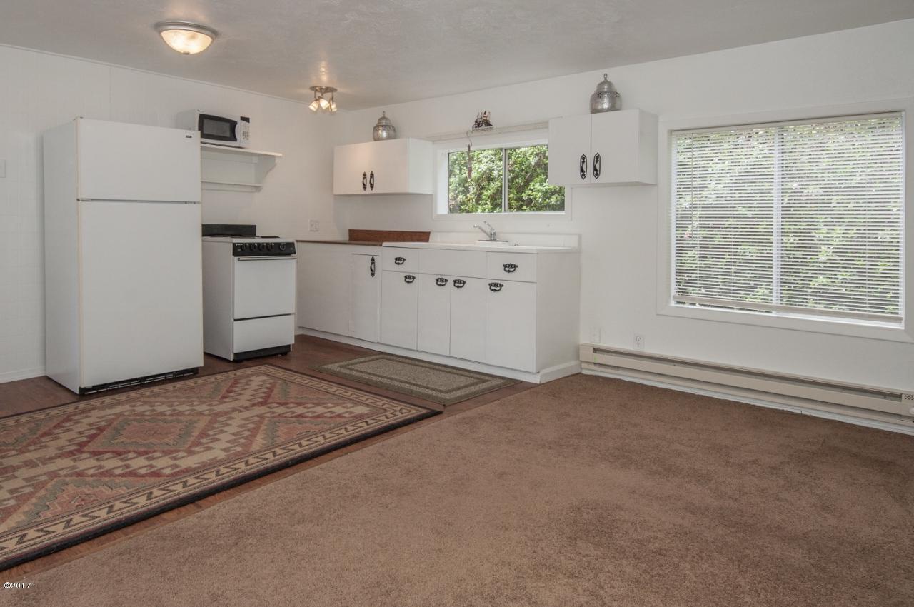 20 Graham Street Depoe Bay, OR 97341 - Photo 15 of 42 Unit 2 - View 2 (1280x850)