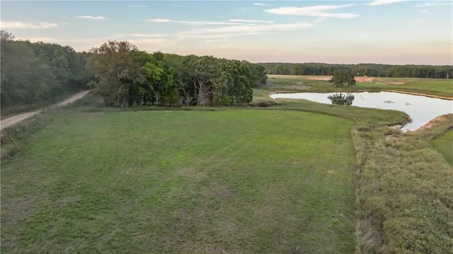 $1,800,000 | 15183 County Road 399 N/a, Cross Timbers, MO 65634