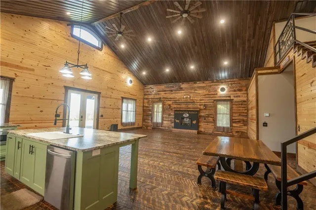 $1,800,000 | 15183 County Road 399 N/a, Cross Timbers, MO 65634