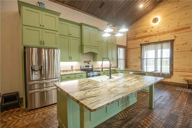 $1,800,000 | 15183 County Road 399 N/a, Cross Timbers, MO 65634