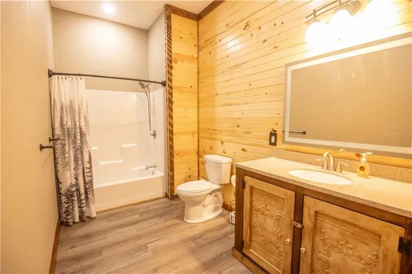 $1,800,000 | 15183 County Road 399 N/a, Cross Timbers, MO 65634