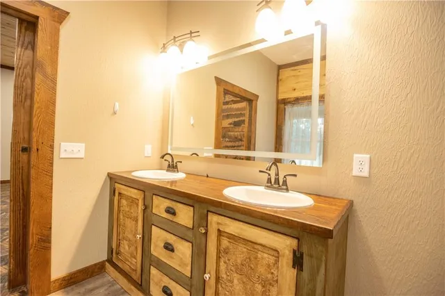 $1,800,000 | 15183 County Road 399 N/a, Cross Timbers, MO 65634