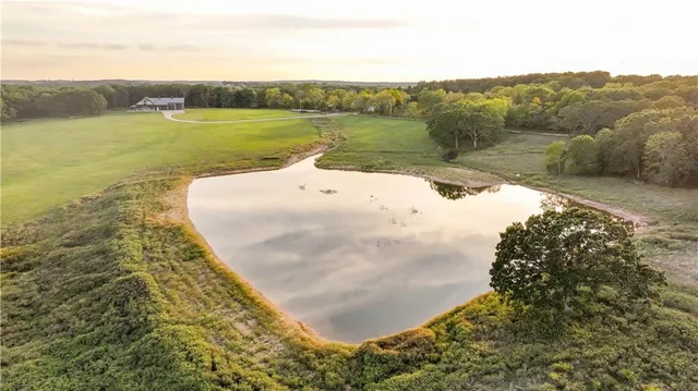 $1,800,000 | 15183 County Road 399 N/a, Cross Timbers, MO 65634