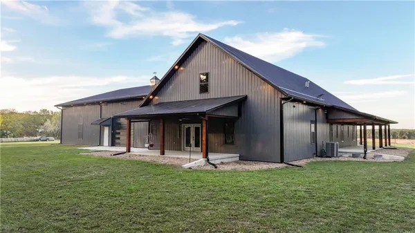 $1,800,000 | 15183 County Road 399 N/a, Cross Timbers, MO 65634