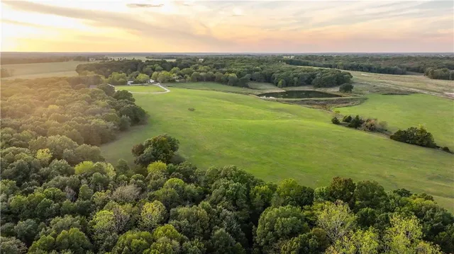 $1,800,000 | 15183 County Road 399 N/a, Cross Timbers, MO 65634