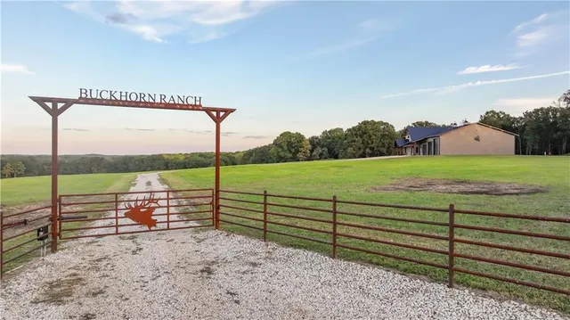 $1,800,000 | 15183 County Road 399 N/a, Cross Timbers, MO 65634
