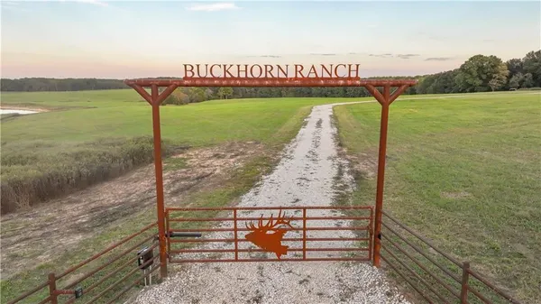 $1,800,000 | 15183 County Road 399 N/a, Cross Timbers, MO 65634