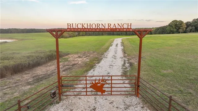 $1,800,000 | 15183 County Road 399 N/a, Cross Timbers, MO 65634