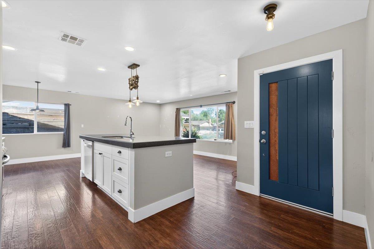 2424 Killarney Way Modesto, CA 95355 - Photo 4 of 30
