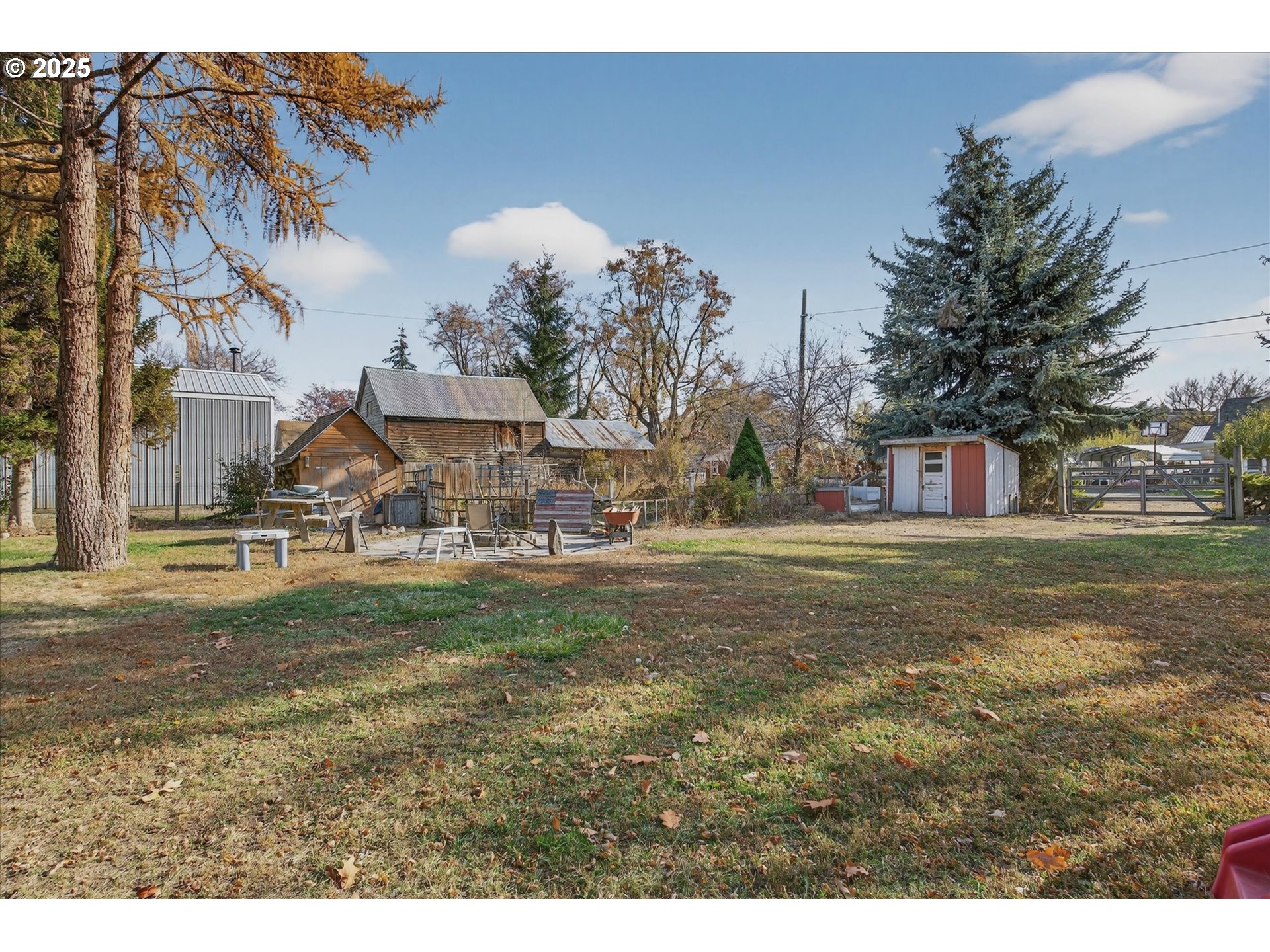 1490 10th Street Baker City, OR 97814 - Photo 12 of 24 a view of a town with residential houses