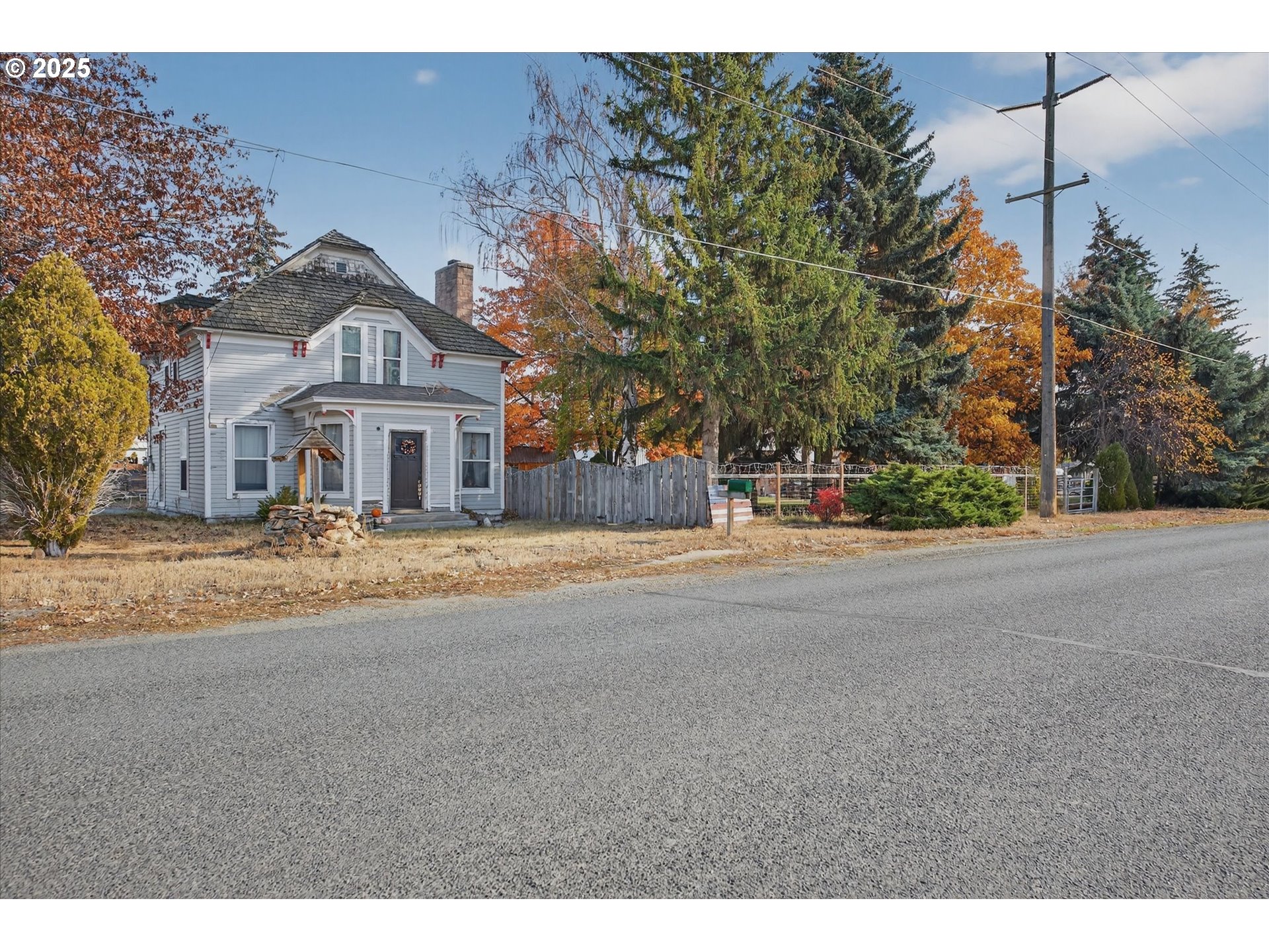 1490 10th Street Baker City, OR 97814 - Photo 2 of 24 a front view of a house with a yard