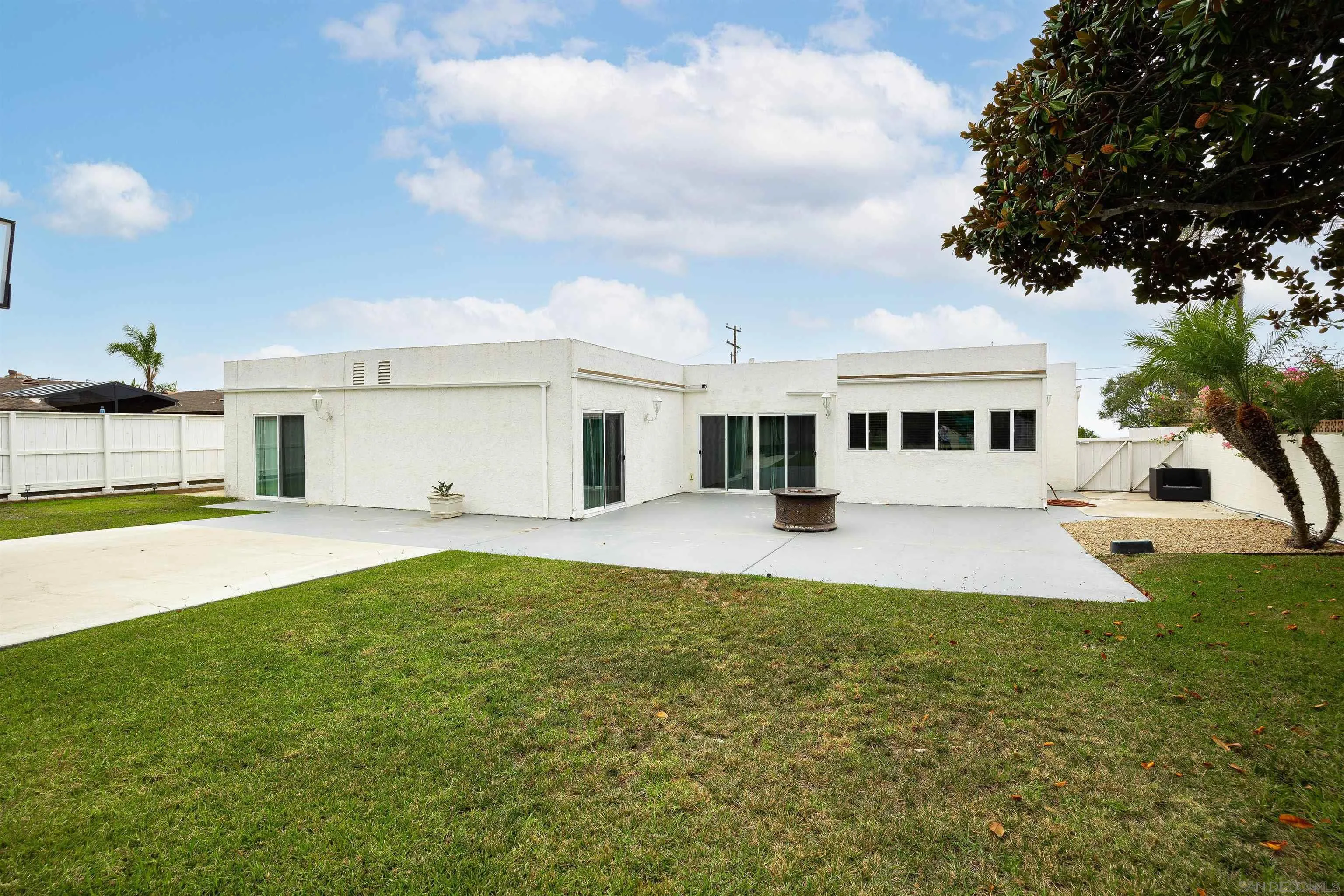 5957 Avenida Chamnez La Jolla, CA 92037 - Photo 27 of 28 a view of a yard in front of a house