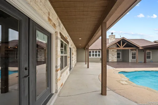 $640,000 | 622 North Dickson Street, Poth, TX 78147