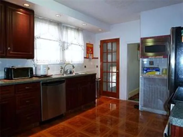 $299,900 | 88 Brunswick Street, Springfield, MA 01108