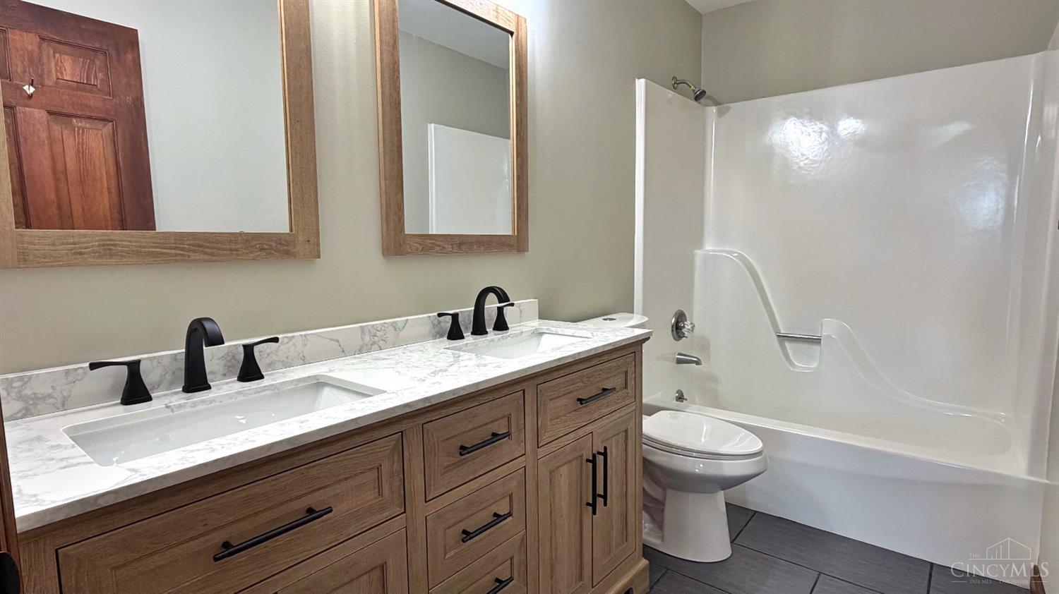 10707 Carolina Trace Road Harrison, OH 45030 - Photo 13 of 23 primary bed bath