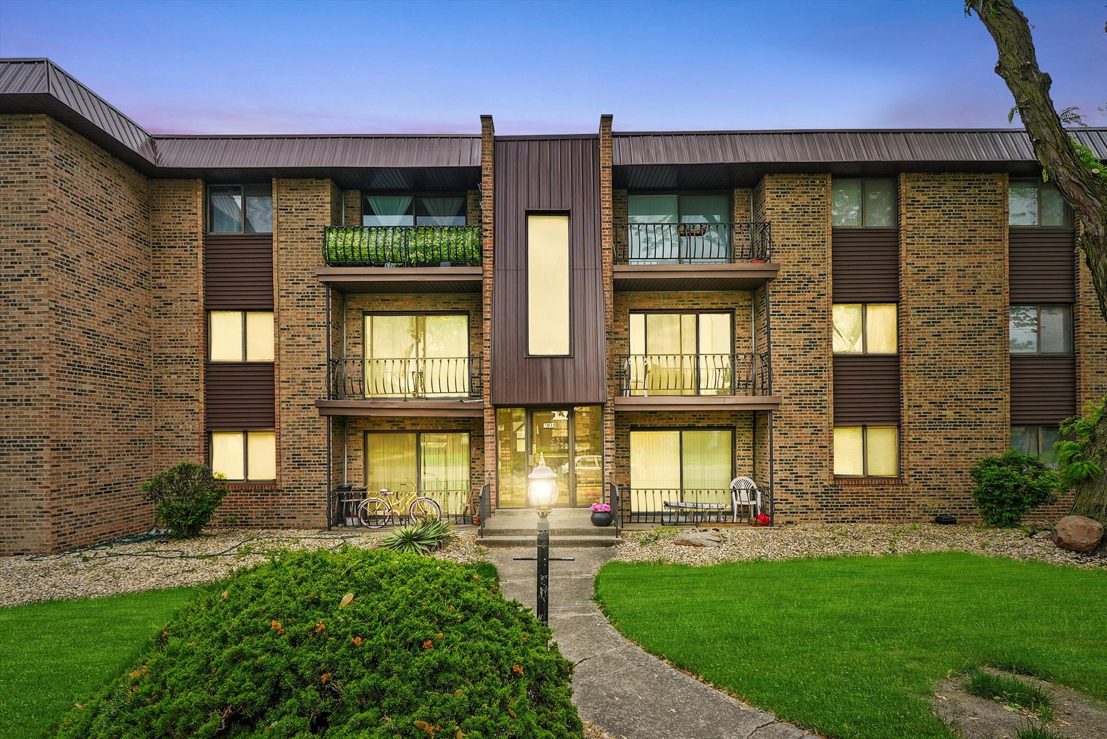 3010 Bernice Road, Unit 303 Lansing, IL 60438 - Photo 1 of 23 Gallery Image 1