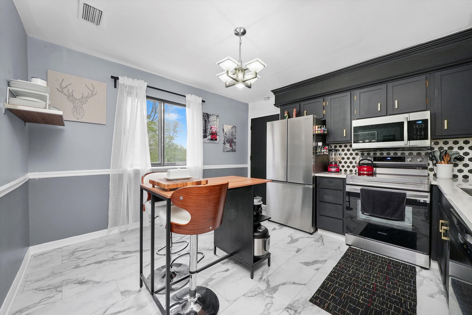 3010 Bernice Road, Unit 303 Lansing, IL 60438 - Photo 3 of 23 Gallery Image 3