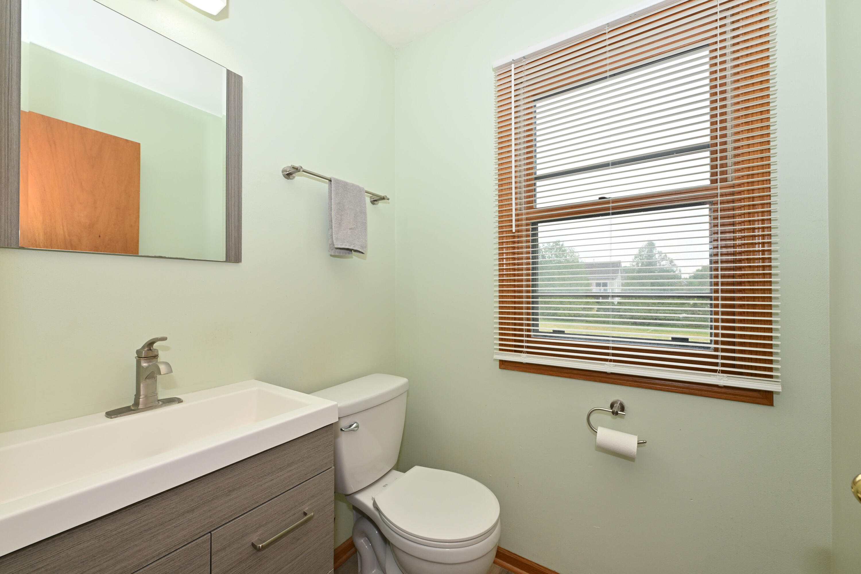 118 McKenzie Road Mukwonago, WI 53149 - Photo 16 of 36 Powder Room