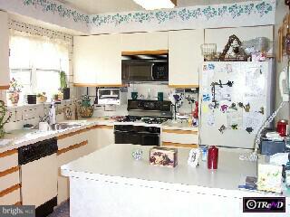 70307 Delaire Landing Road, Unit 307 Philadelphia, PA 19114 - Photo 3 of 6 Gallery Image 3