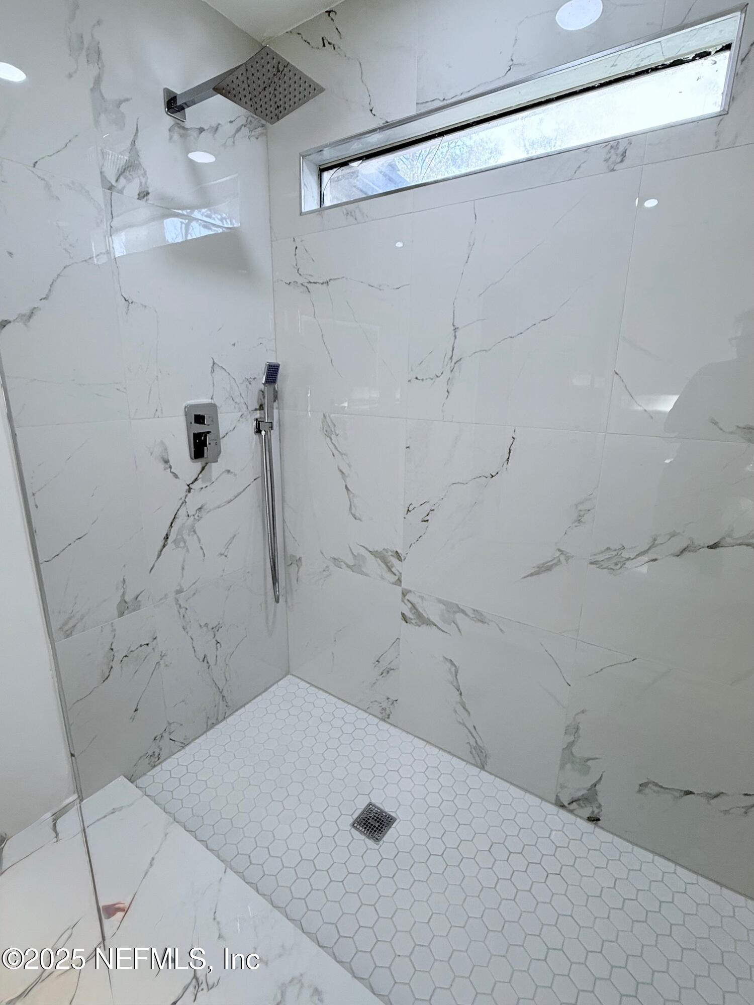 2160 Rothbury Drive Jacksonville, FL 32221 - Photo 14 of 31 a bathroom with a tub