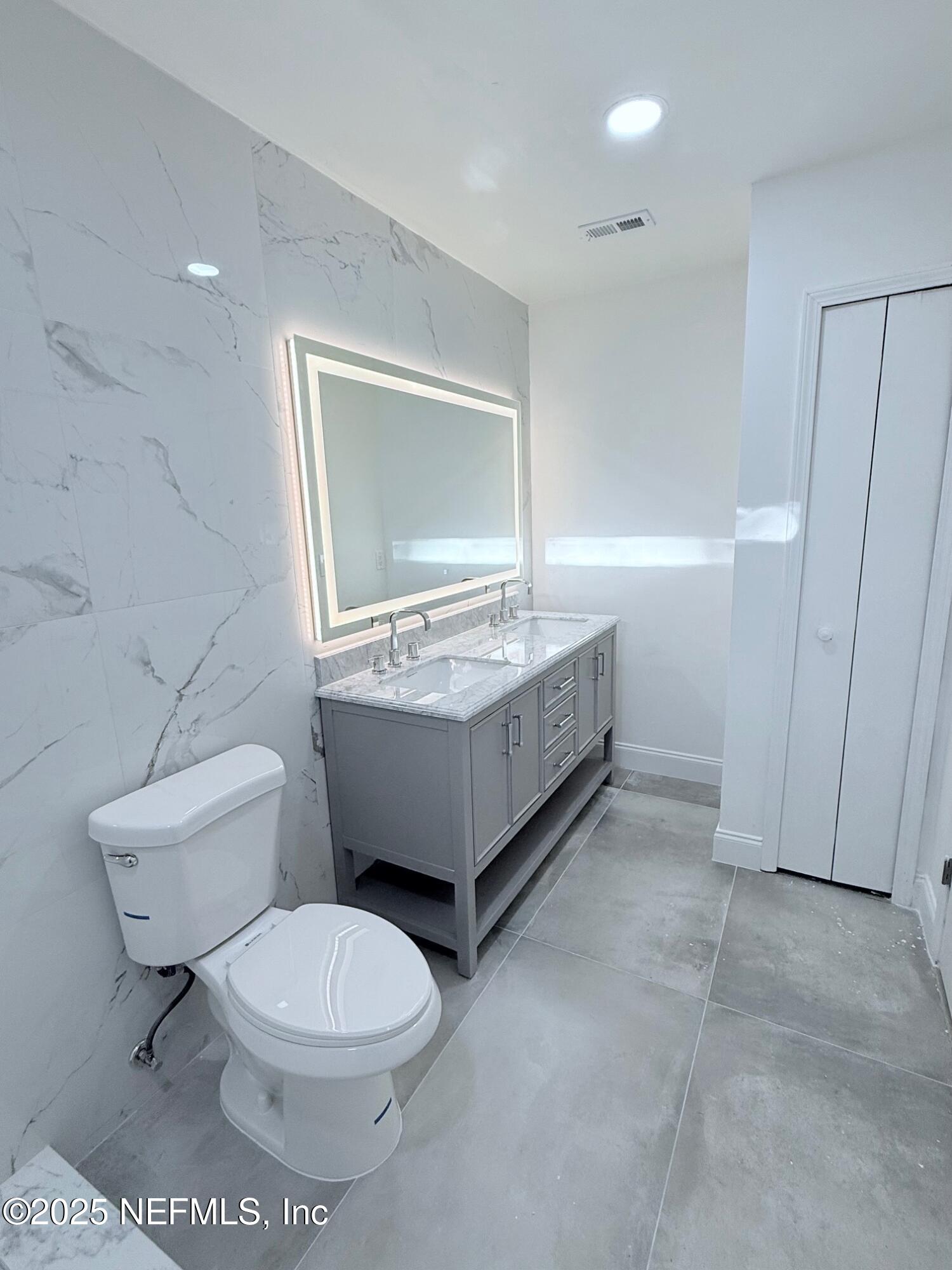 2160 Rothbury Drive Jacksonville, FL 32221 - Photo 15 of 31 a bathroom with a sink a toilet and mirror