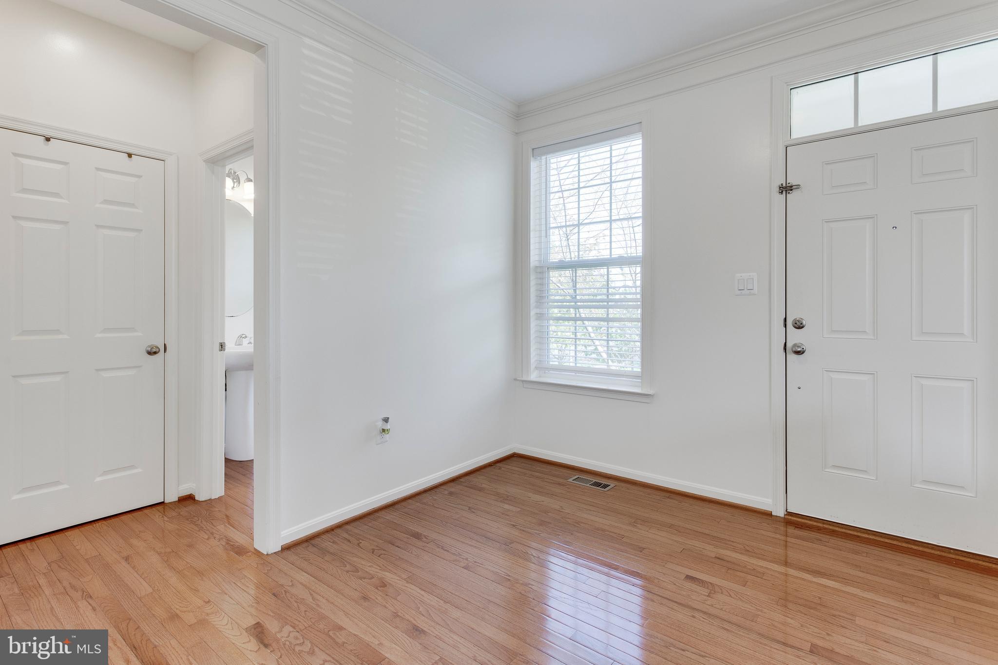 10010 Wellington Road Manassas, VA 20110 - Photo 7 of 27