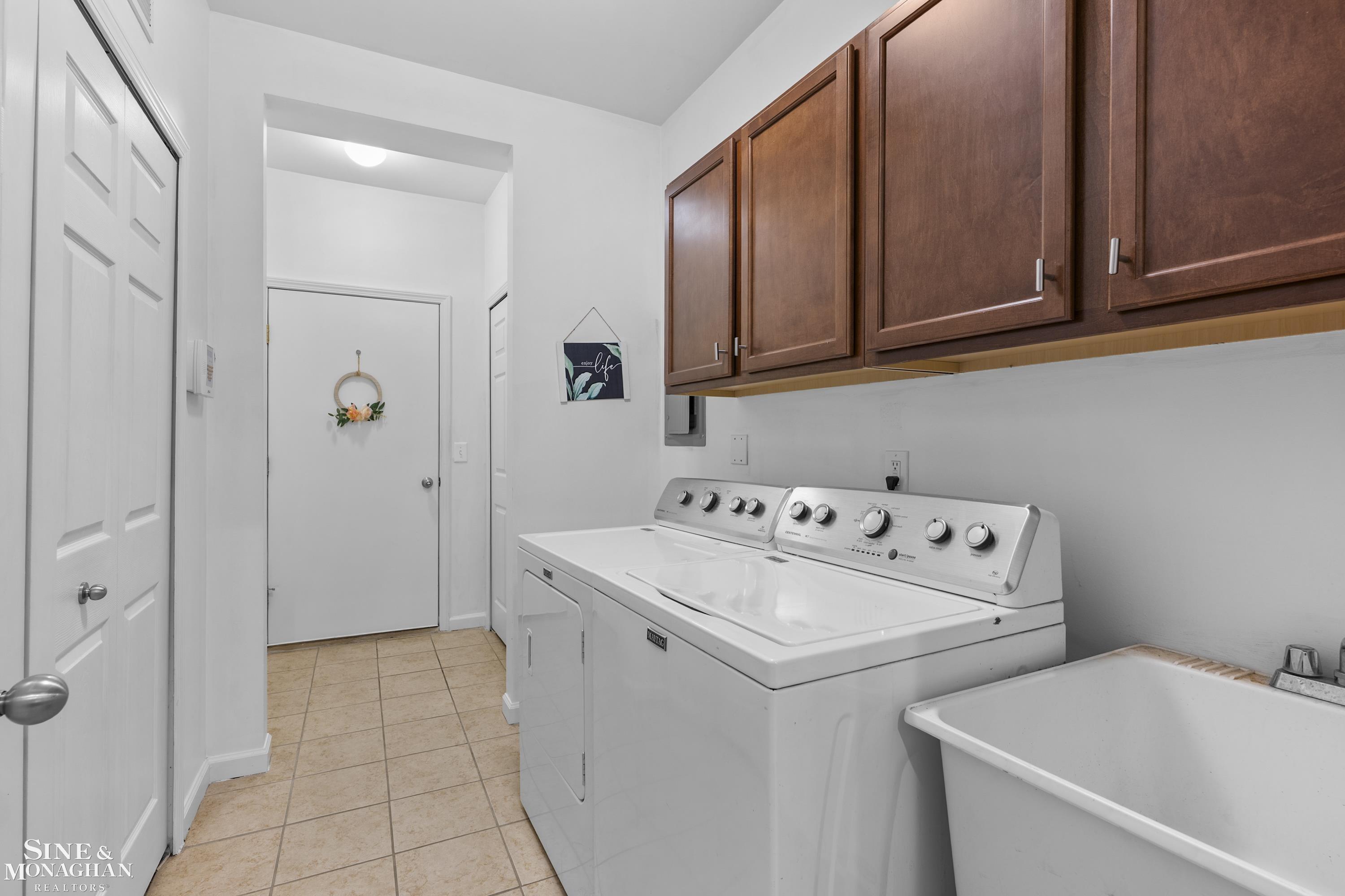 29981 Fox Run Circle Warren, MI 48092 - Photo 21 of 34 50213994-792df4e4-38bd-41ce-b15c-857094a6438b.JPG