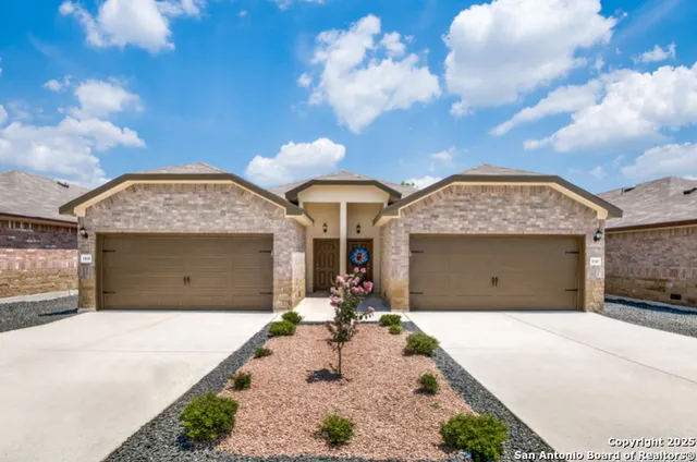 $1,150 | 1141 Burek Cross, Seguin, TX 78155